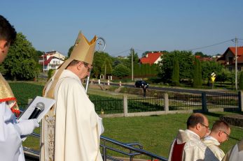 Uroczysta Msza św. pod przewodnictwem ks. Bpa Krzysztofa Chudzio – Peregrynacja Obrazu Najświętszego Serca Pana Jezusa (przywitanie)