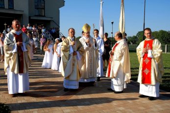 Uroczysta Msza św. pod przewodnictwem ks. Bpa Krzysztofa Chudzio – Peregrynacja Obrazu Najświętszego Serca Pana Jezusa (przywitanie)