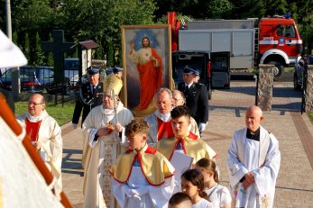 Uroczysta Msza św. pod przewodnictwem ks. Bpa Krzysztofa Chudzio – Peregrynacja Obrazu Najświętszego Serca Pana Jezusa (przywitanie)