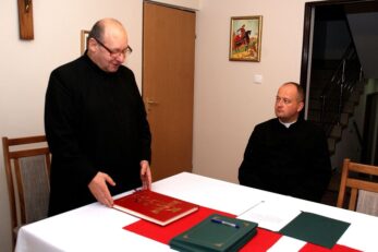Podziękowanie dla członków Rady Parafialnej kończących swoją kadencję oraz wręczenie nominacji dla nowych członków Rady