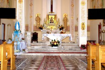 Poświęcenie różańców, szat liturgicznych dla ministrantów oraz figury Matki Bożej