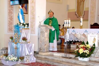 Poświęcenie różańców, szat liturgicznych dla ministrantów oraz figury Matki Bożej