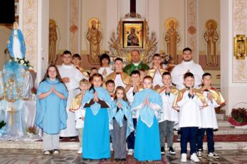 Poświęcenie sukienek i peleryn Dziewczęcej Służby Maryjnej
