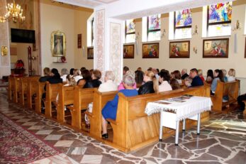 Poświęcenie różańców, szat liturgicznych dla ministrantów oraz figury Matki Bożej